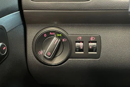 harmaa Volkswagen Touran 2013 kuva 22.