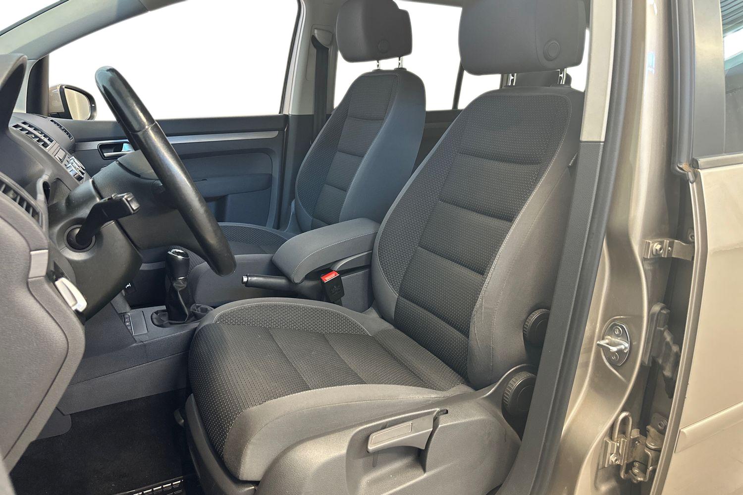 Volkswagen Touran 2013, photo 7/28