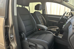 Ruskea (beige) Volkswagen TOURAN 2013 kuva 11.