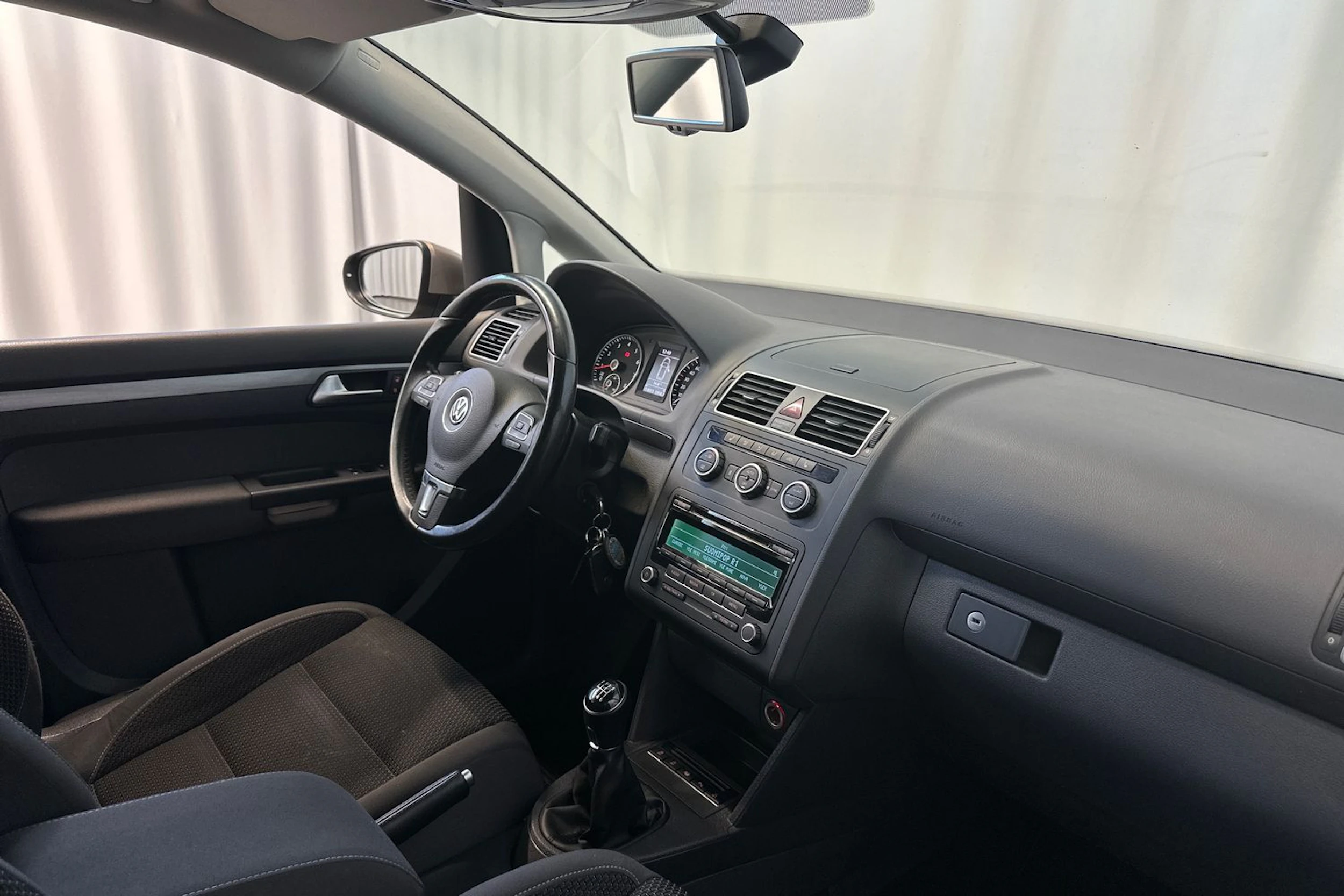 Ruskea (beige) Volkswagen TOURAN 2013 kuva 12.