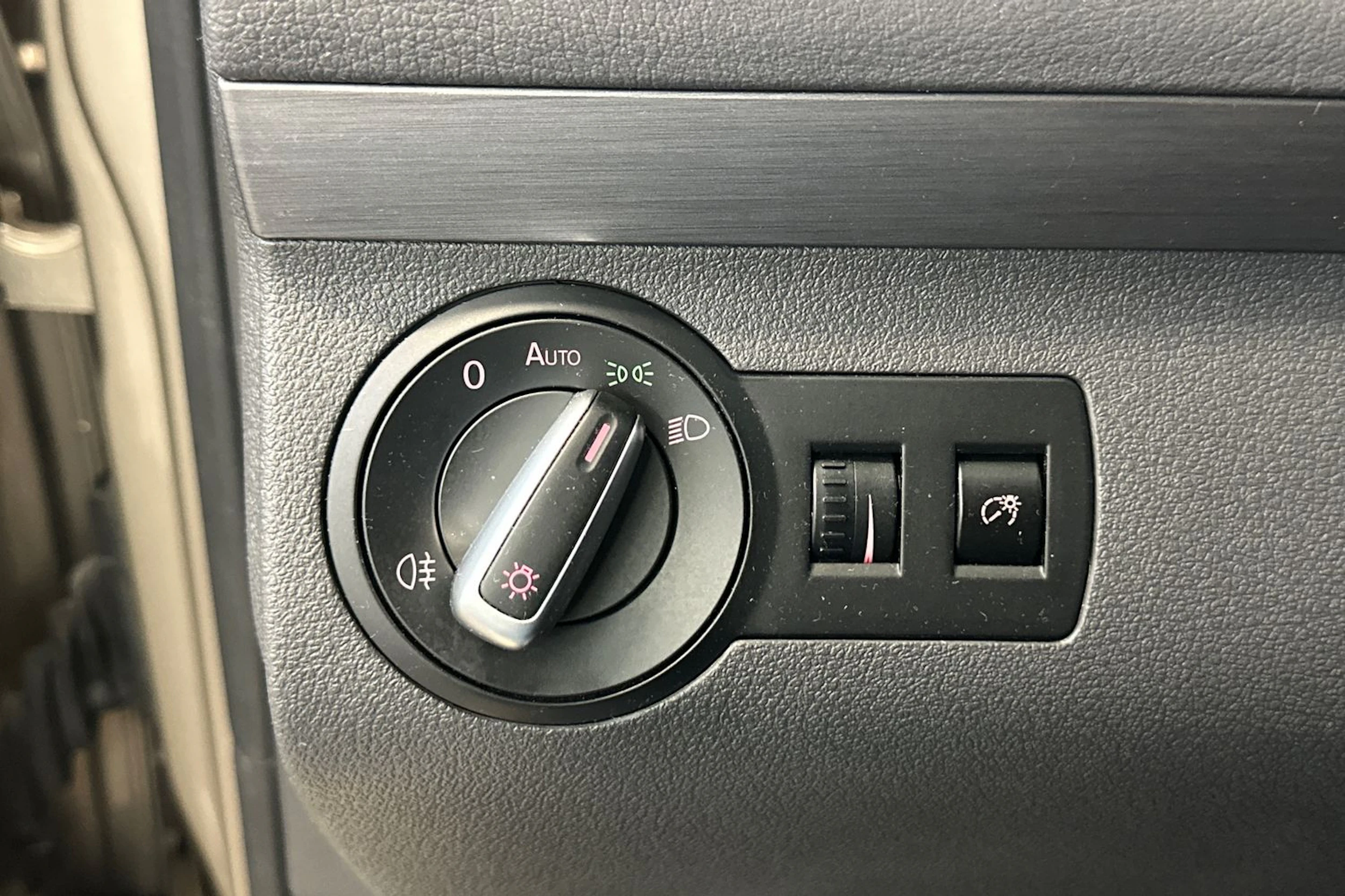Ruskea (beige) Volkswagen TOURAN 2013 kuva 15.