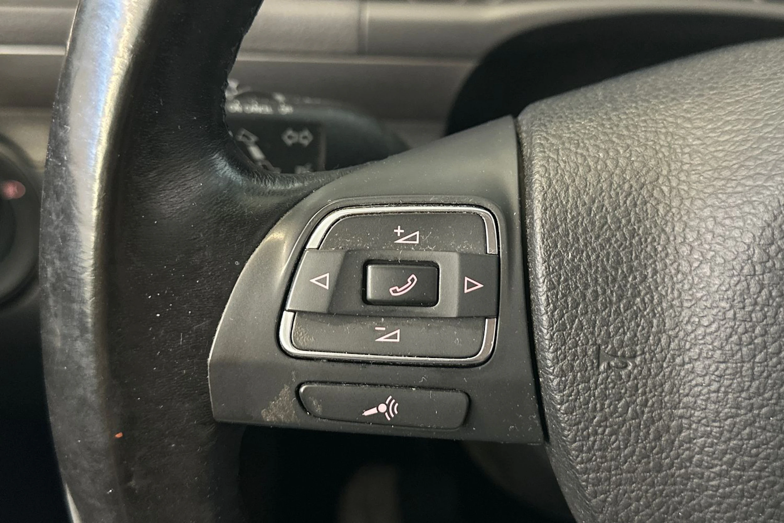 Ruskea (beige) Volkswagen TOURAN 2013 kuva 16.