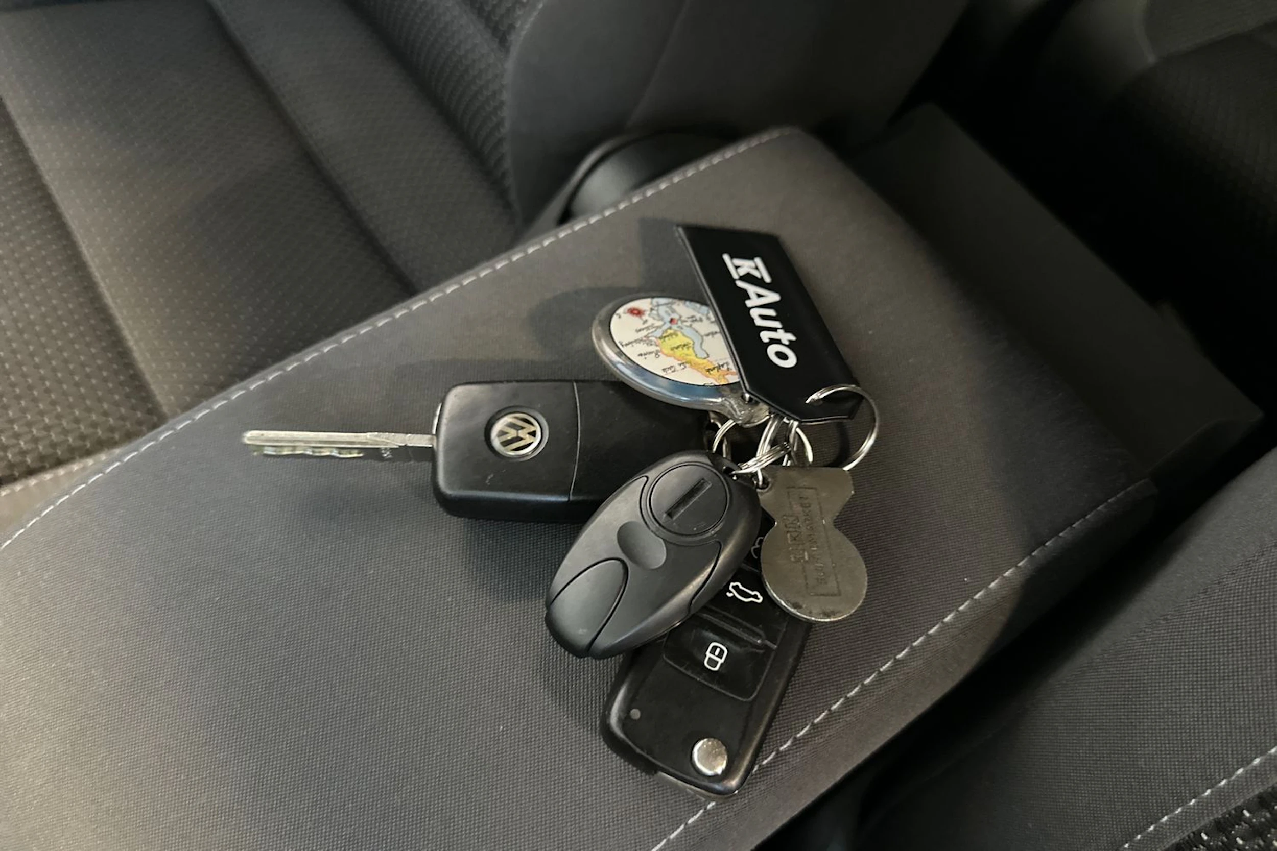 Ruskea (beige) Volkswagen TOURAN 2013 kuva 28.