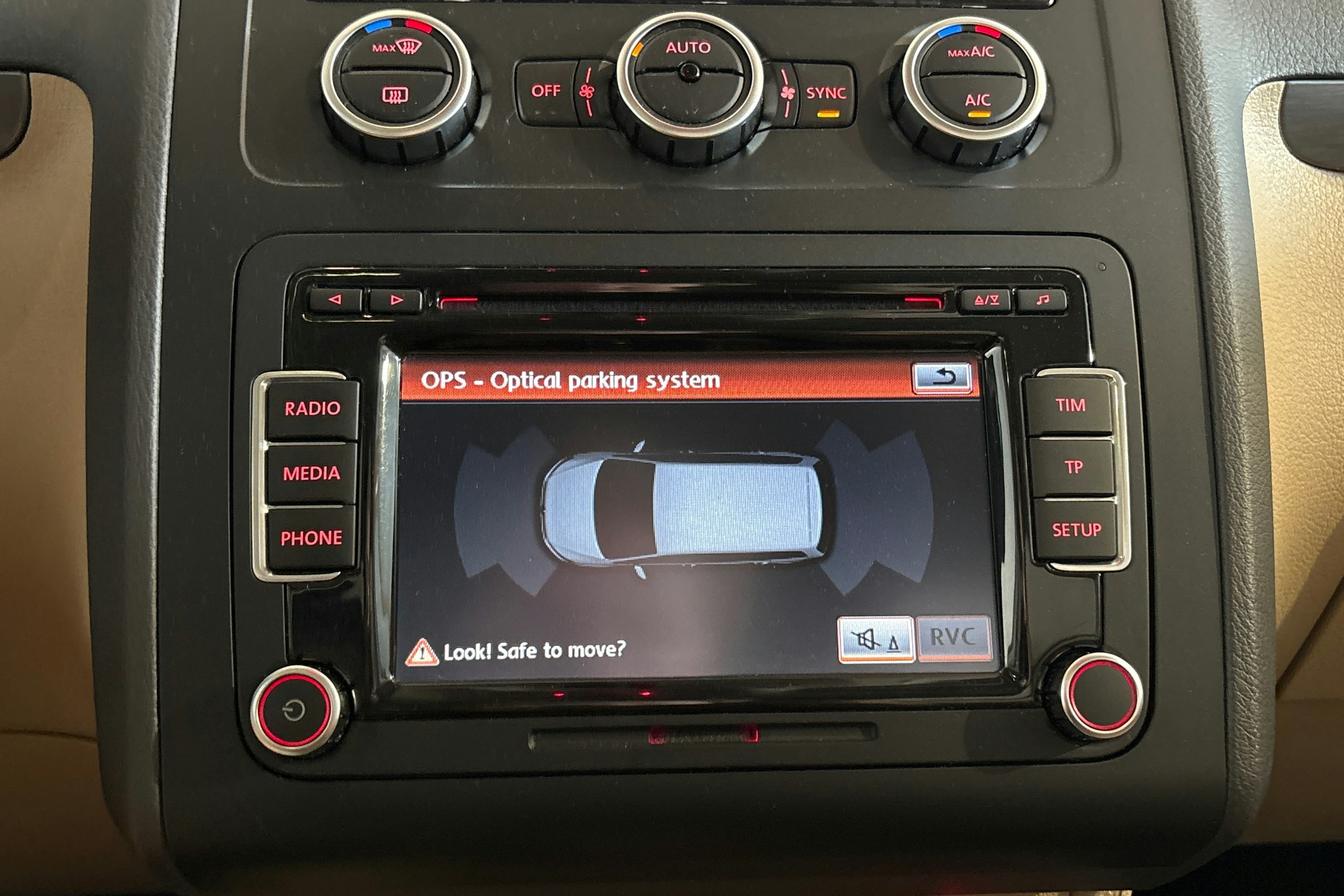 ruskea (beige) Volkswagen Touran 2013 kuva 27.