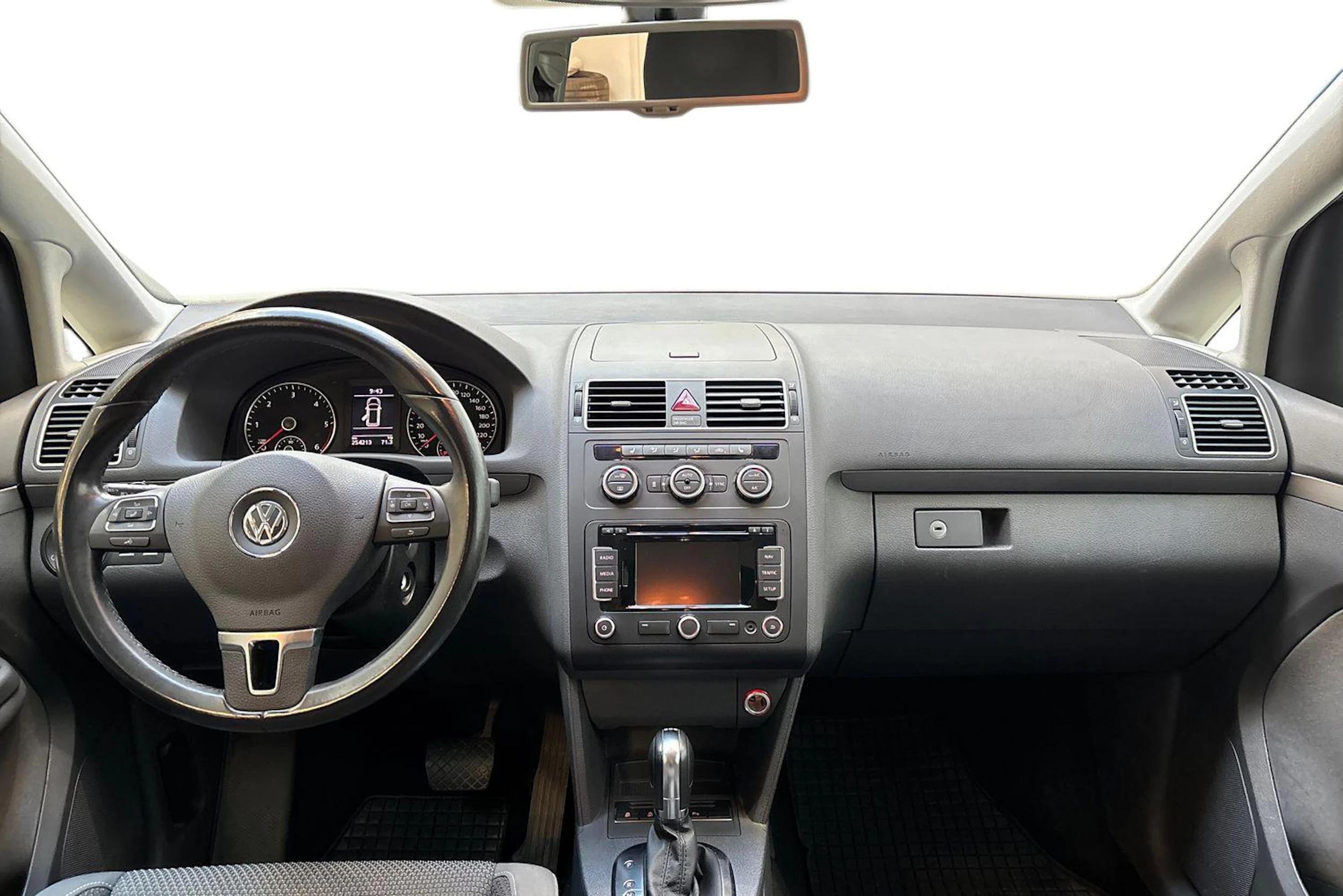 ruskea (beige) Volkswagen Touran 2014 kuva 7.