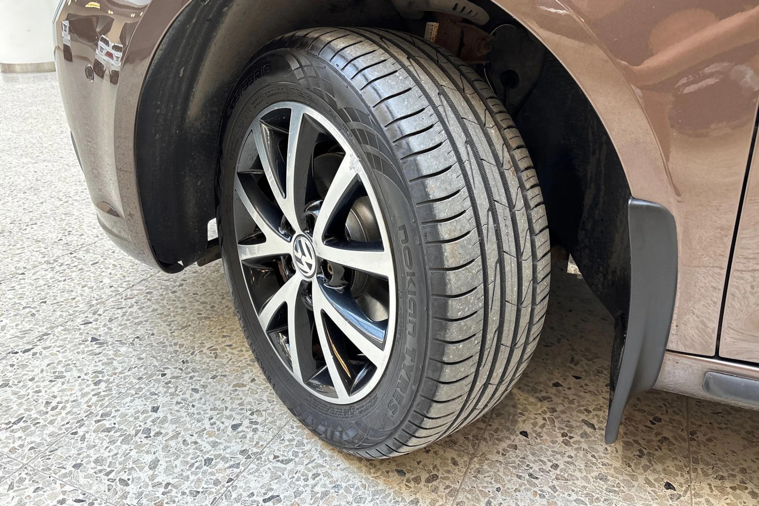 ruskea (beige) Volkswagen Touran 2014 kuva 10.
