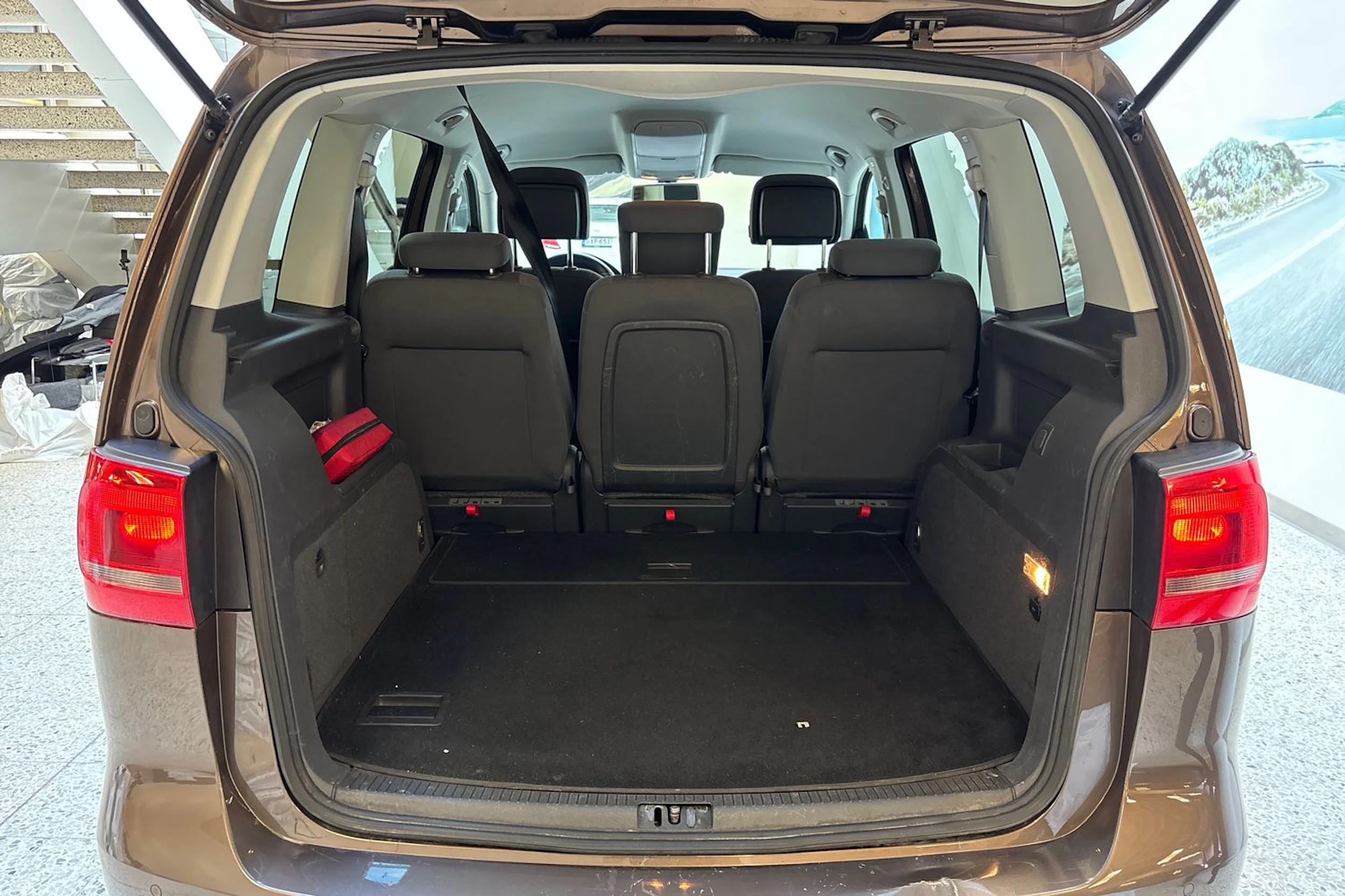ruskea (beige) Volkswagen Touran 2014 kuva 12.