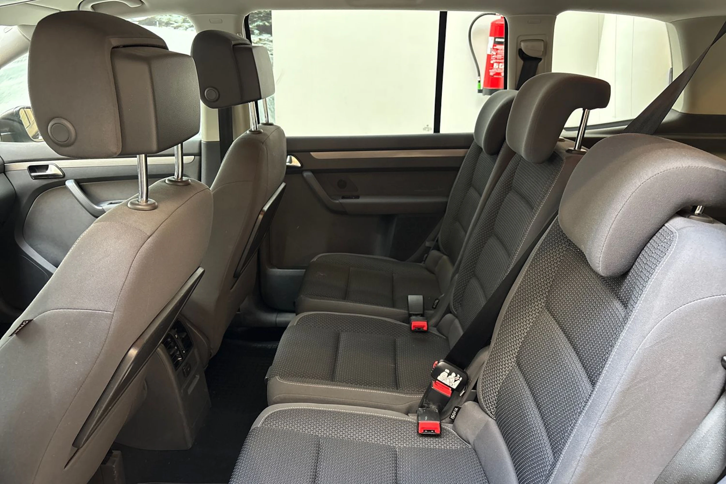 ruskea (beige) Volkswagen Touran 2014 kuva 13.