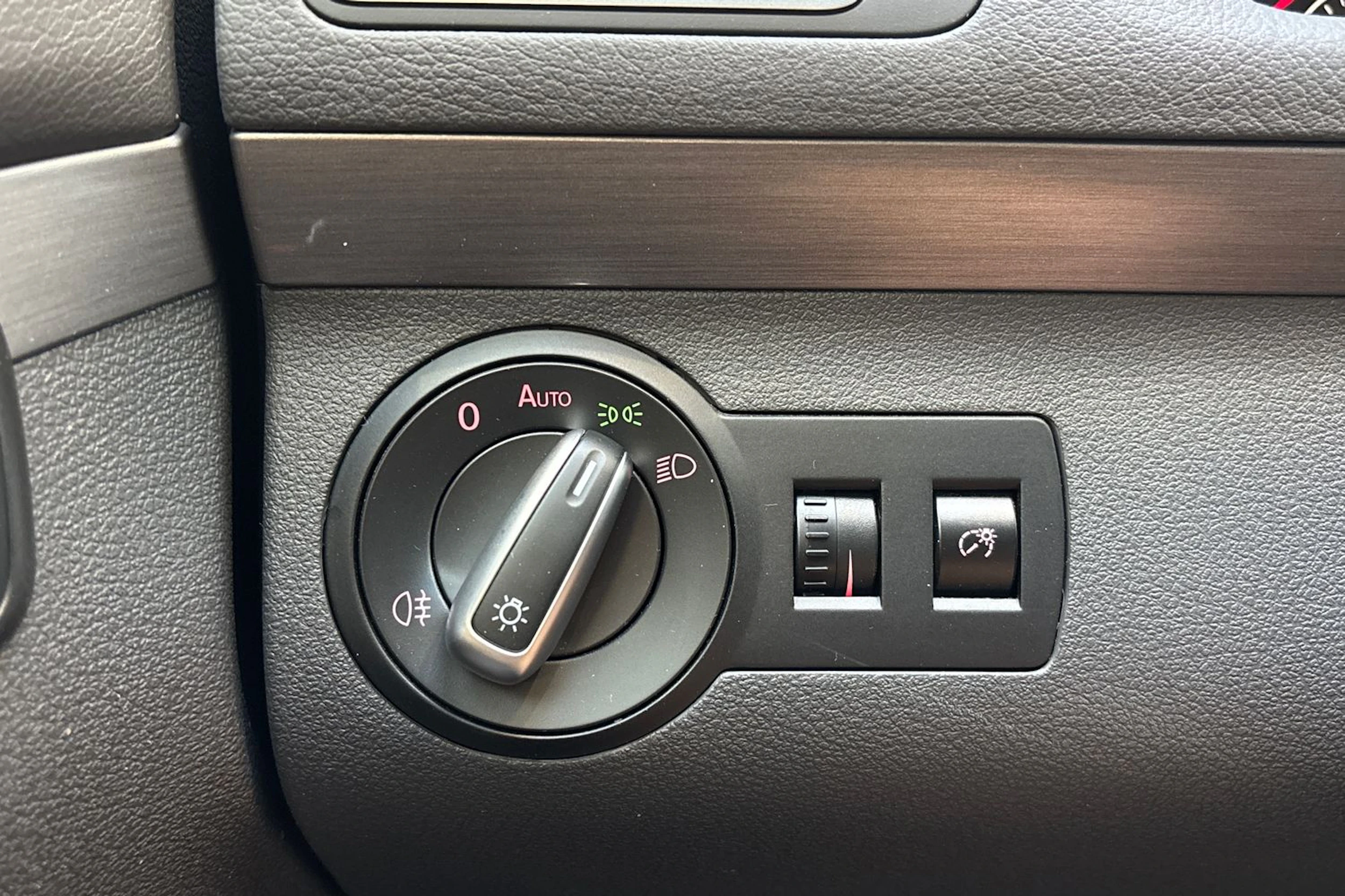 ruskea (beige) Volkswagen Touran 2014 kuva 15.
