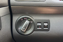 ruskea (beige) Volkswagen Touran 2014 kuva 15.