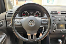 ruskea (beige) Volkswagen Touran 2014 kuva 16.