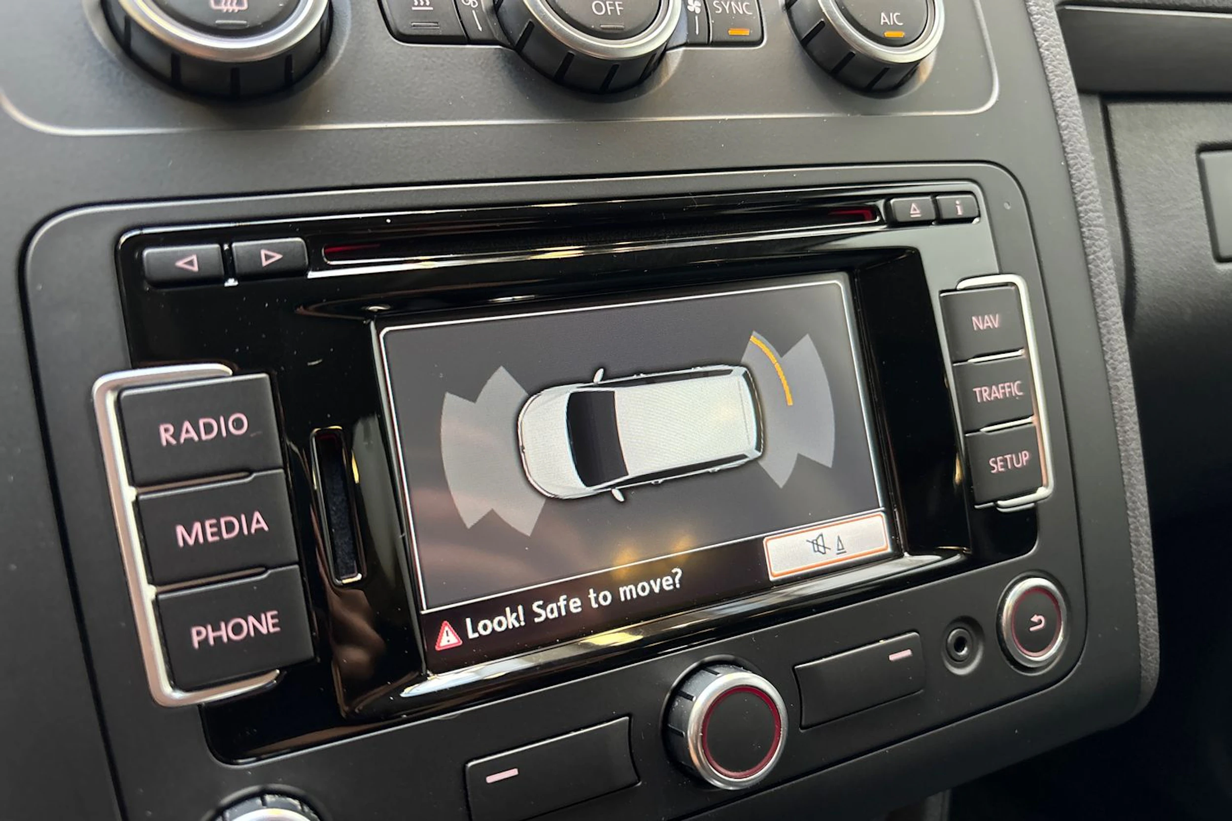 ruskea (beige) Volkswagen Touran 2014 kuva 20.