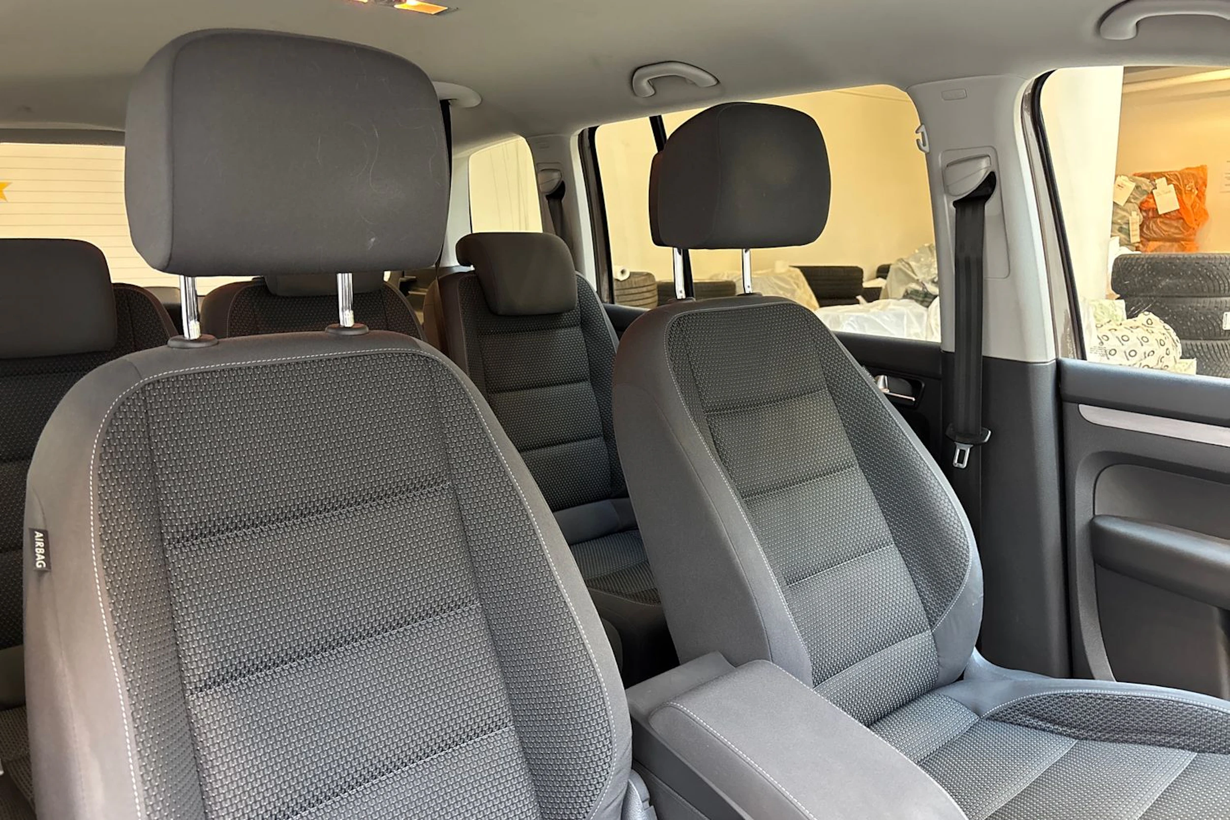 ruskea (beige) Volkswagen Touran 2014 kuva 22.