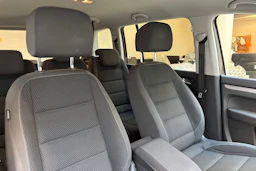ruskea (beige) Volkswagen Touran 2014 kuva 22.