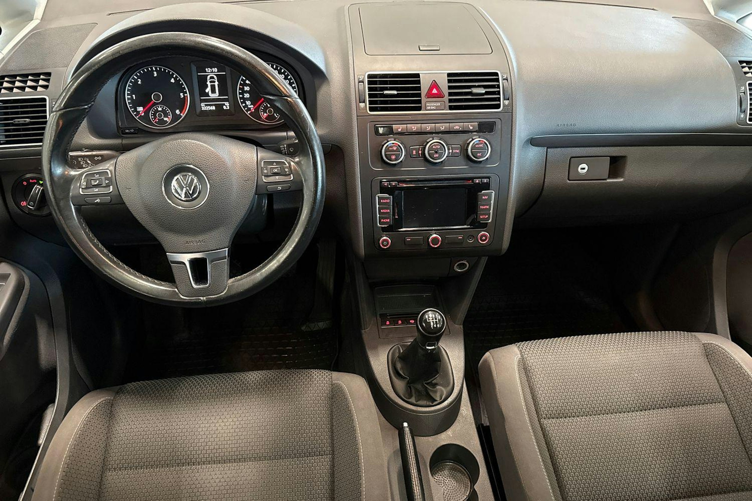 valkoinen Volkswagen Touran 2014 kuva 7.