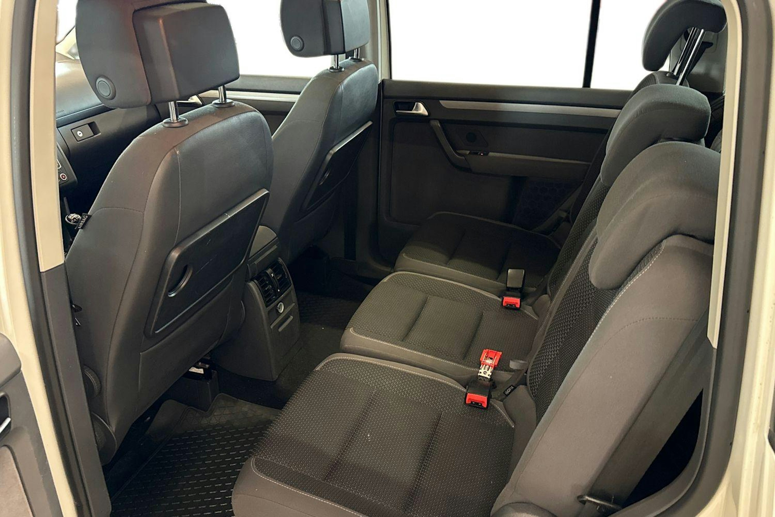 valkoinen Volkswagen Touran 2014 kuva 8.