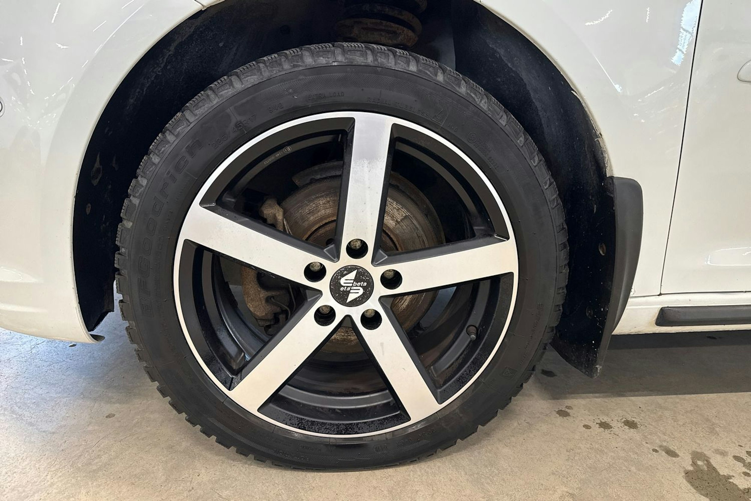 valkoinen Volkswagen Touran 2014 kuva 9.