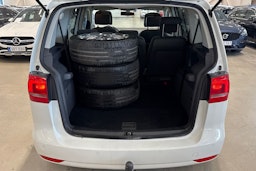valkoinen Volkswagen Touran 2014 kuva 11.