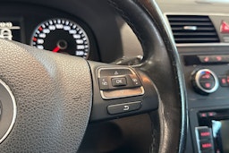 valkoinen Volkswagen Touran 2014 kuva 17.