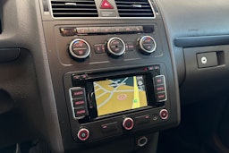 valkoinen Volkswagen Touran 2014 kuva 18.