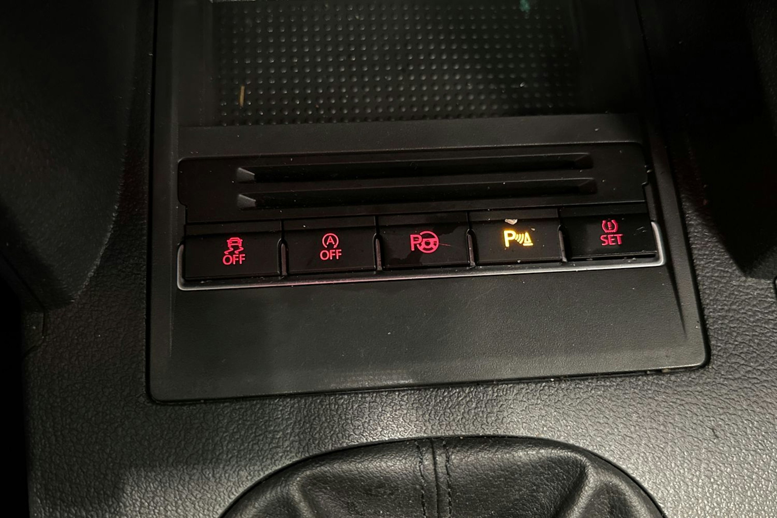 valkoinen Volkswagen Touran 2014 kuva 21.