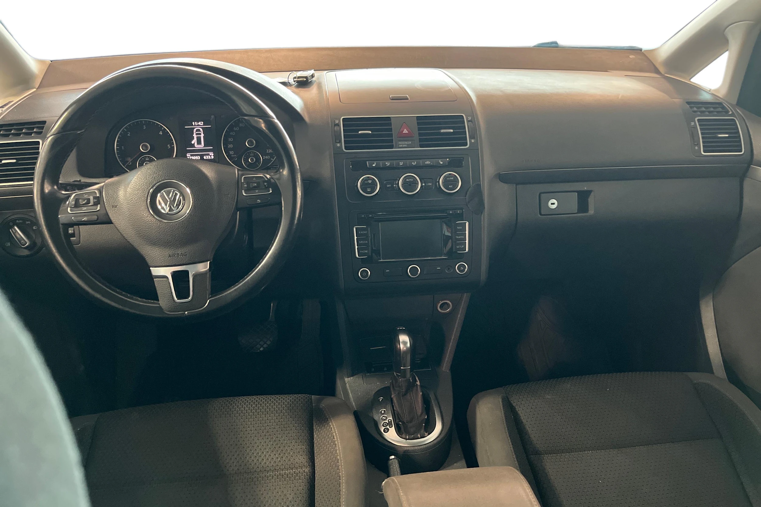 valkoinen Volkswagen Touran 2014 kuva 7.