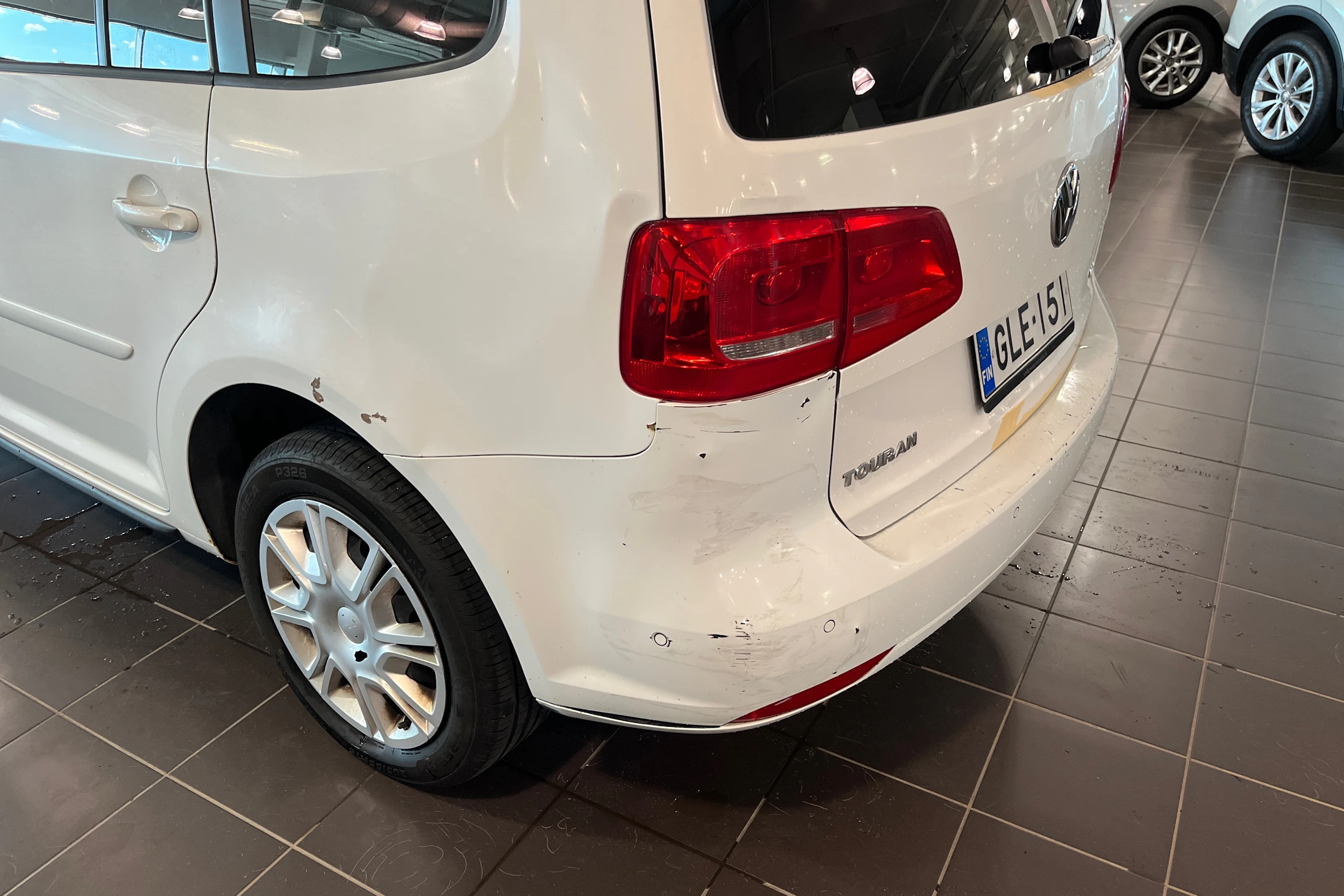 valkoinen Volkswagen Touran 2014 kuva 15.