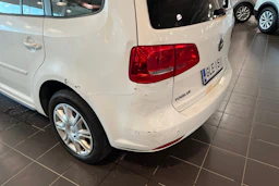 valkoinen Volkswagen Touran 2014 kuva 15.