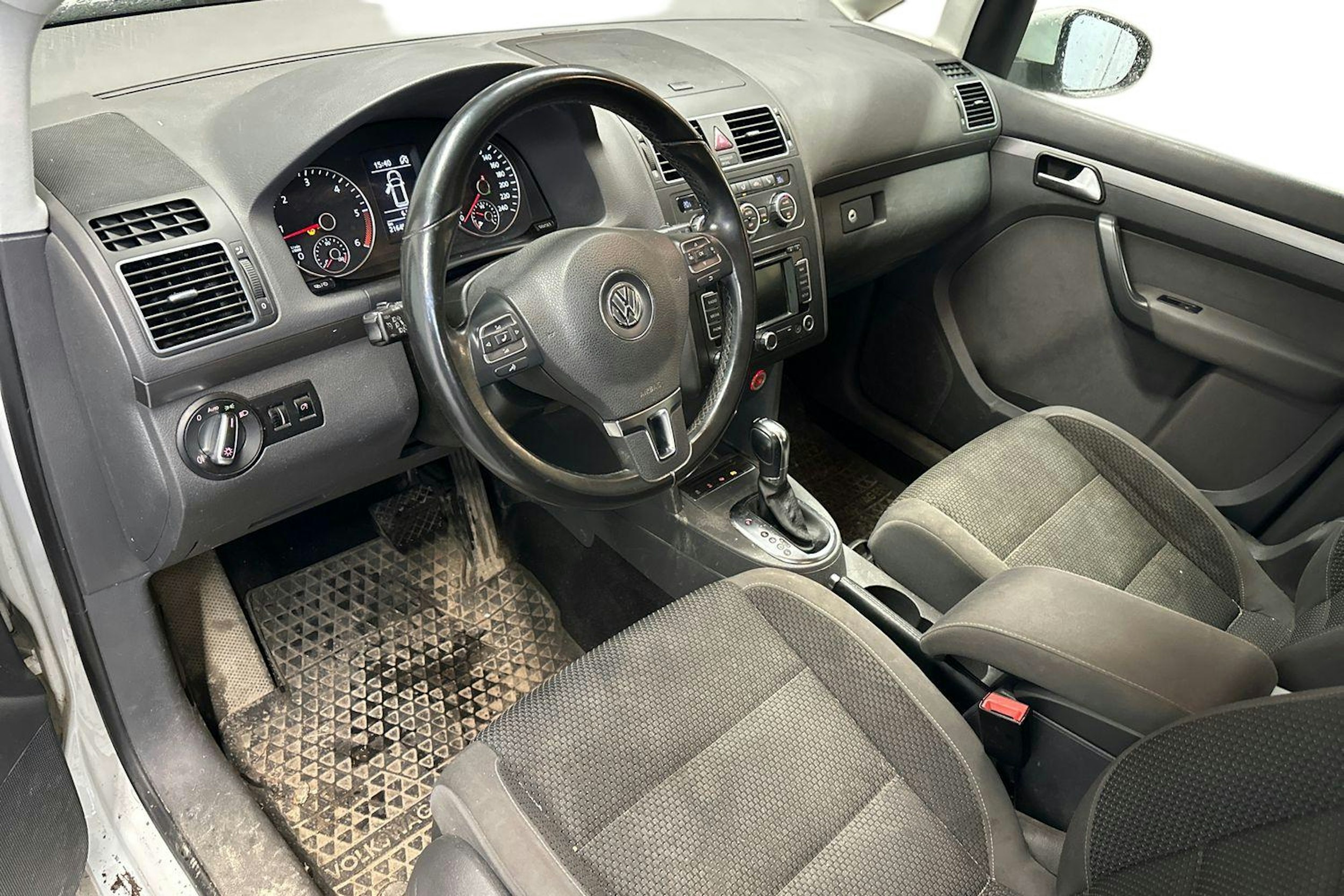 valkoinen Volkswagen Touran 2014 kuva 3.