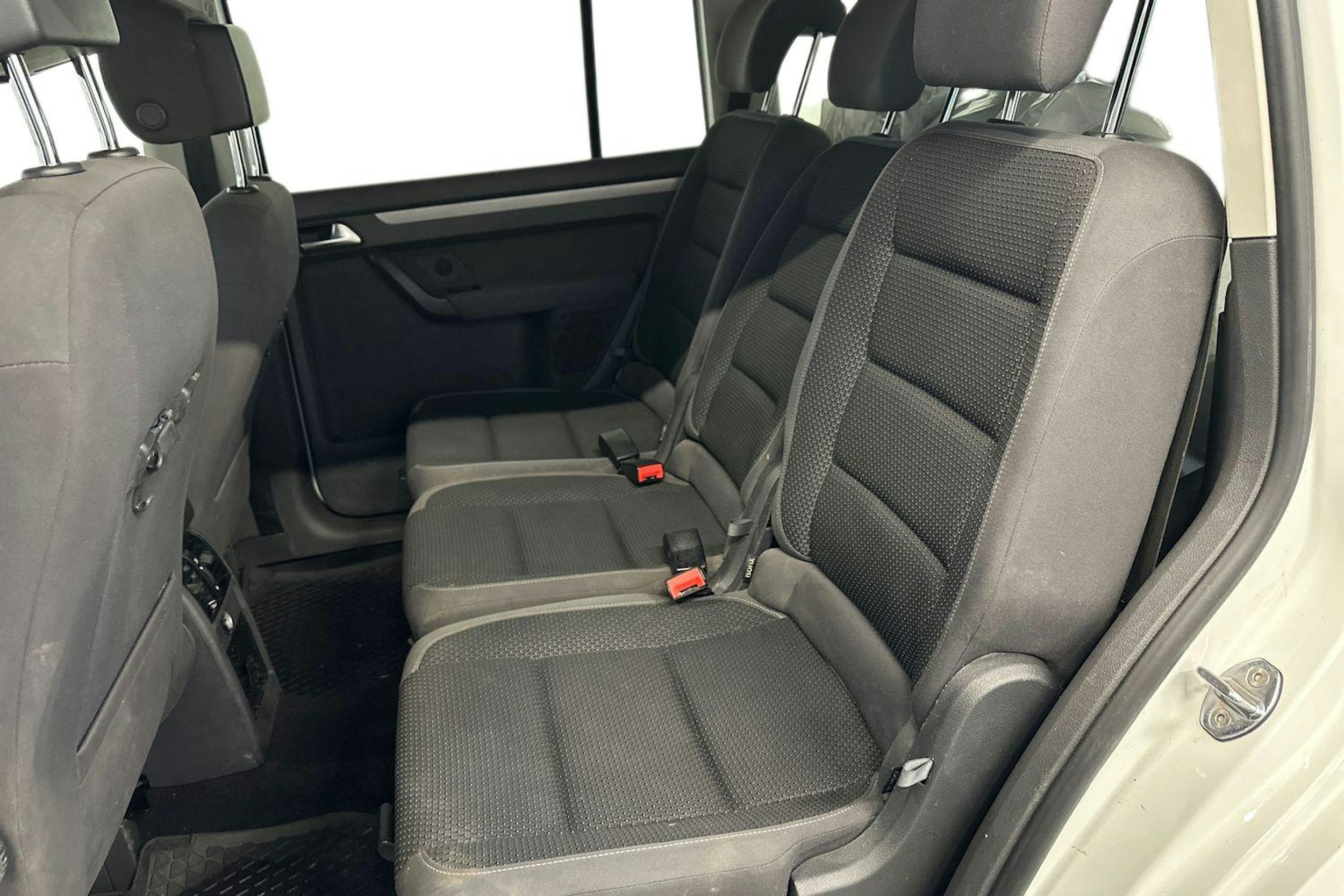 valkoinen Volkswagen Touran 2014 kuva 10.