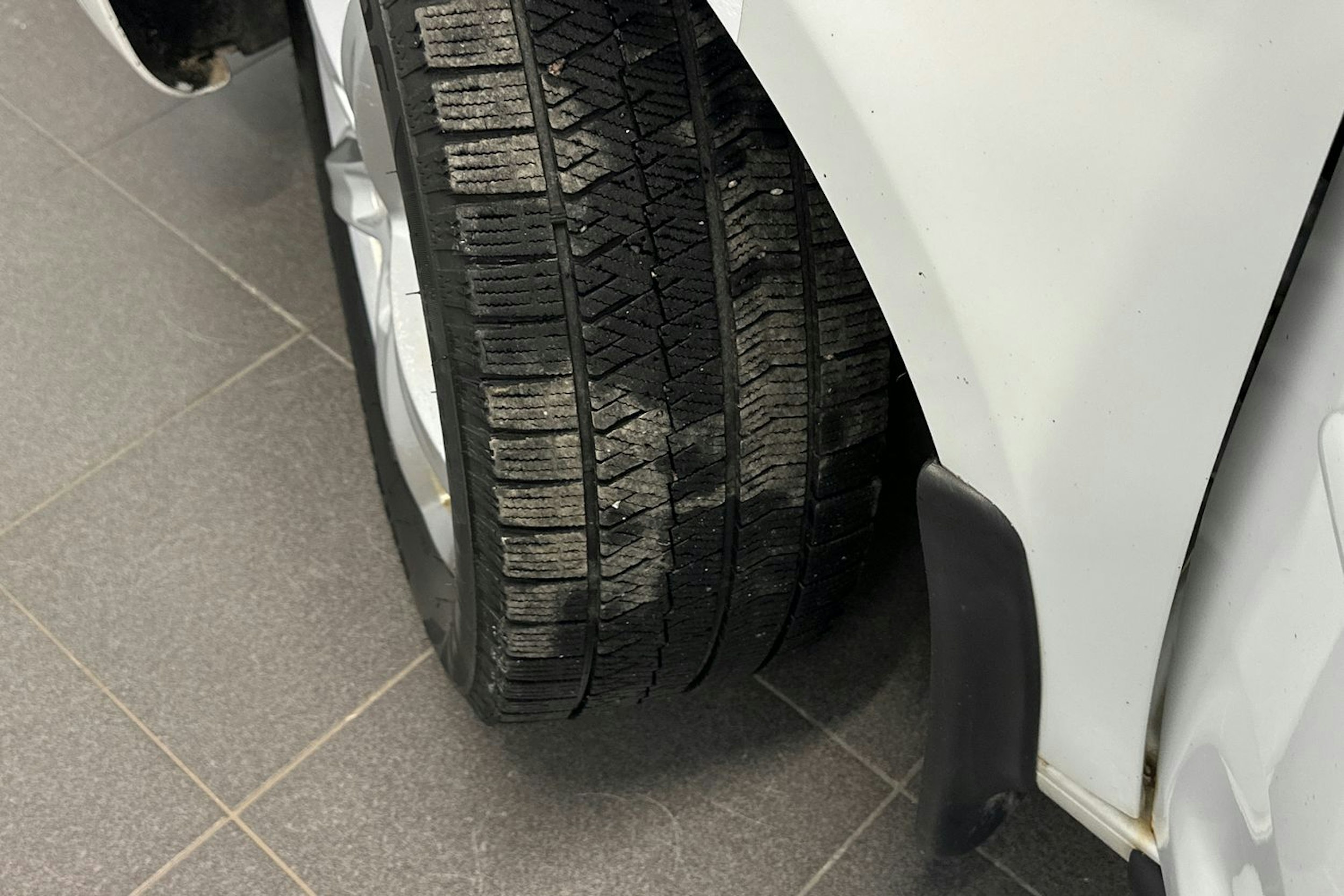 valkoinen Volkswagen Touran 2014 kuva 13.