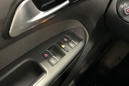 valkoinen Volkswagen Touran 2014 kuva 17.