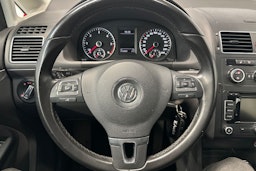 valkoinen Volkswagen Touran 2014 kuva 19.