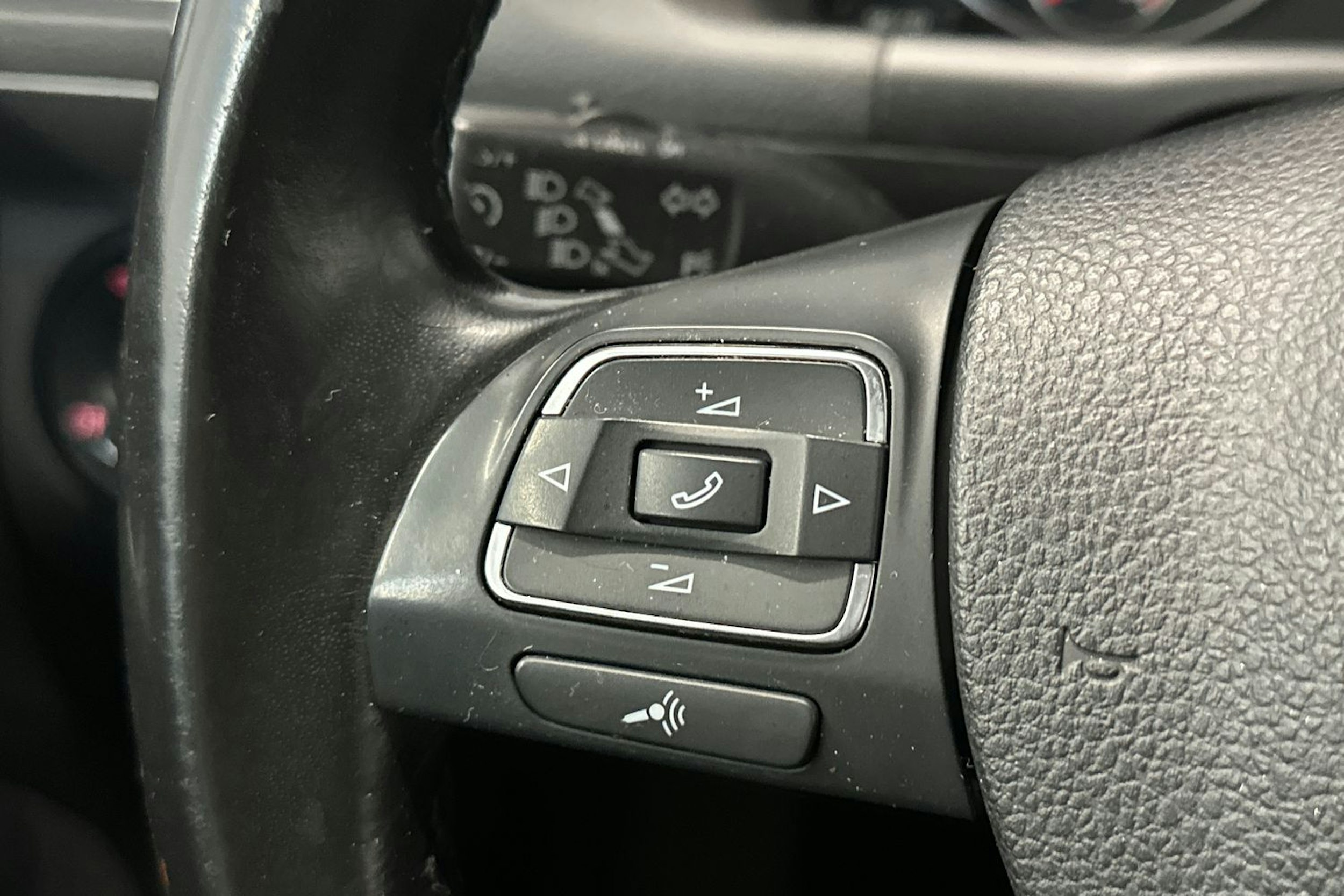 valkoinen Volkswagen Touran 2014 kuva 20.