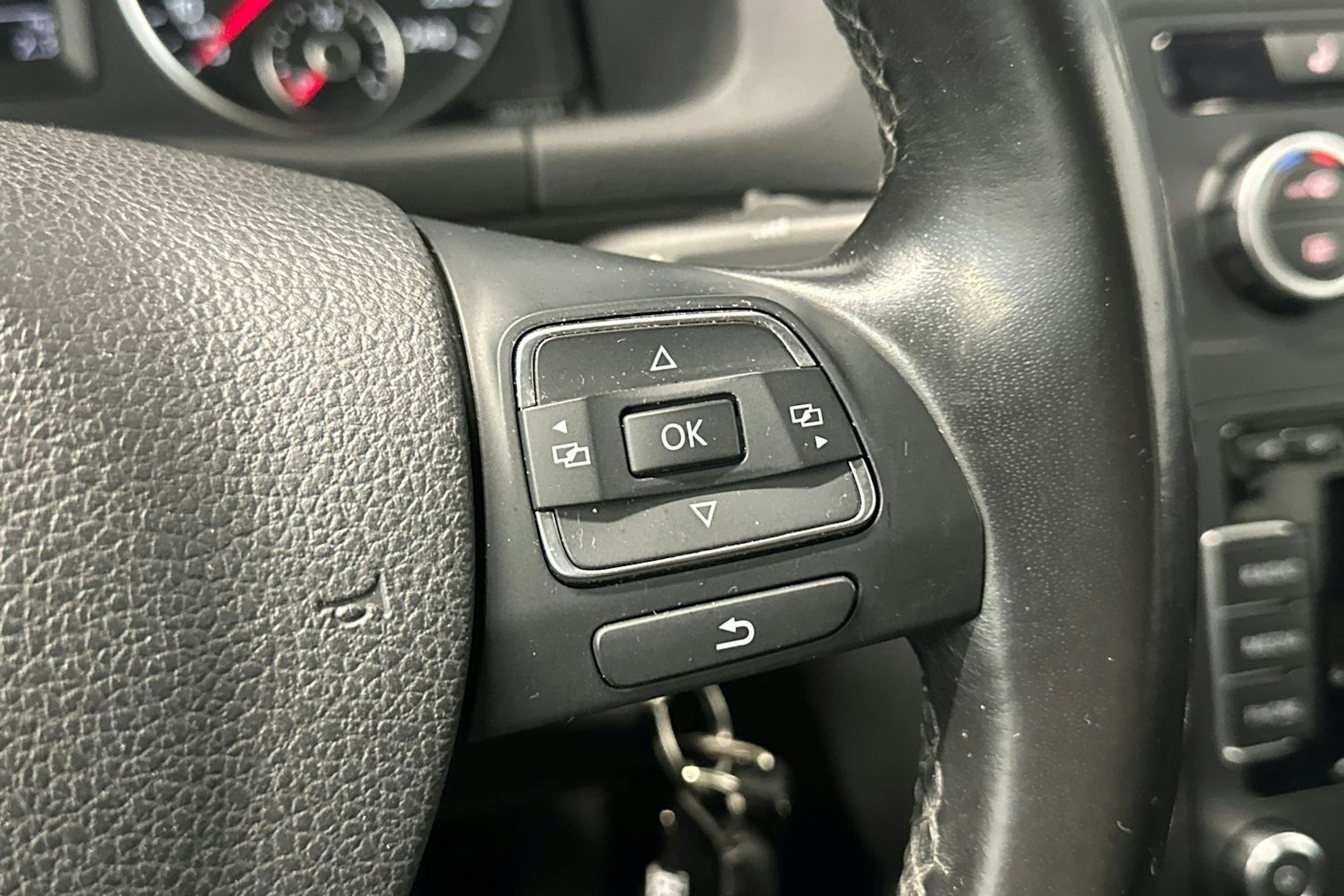 valkoinen Volkswagen Touran 2014 kuva 21.