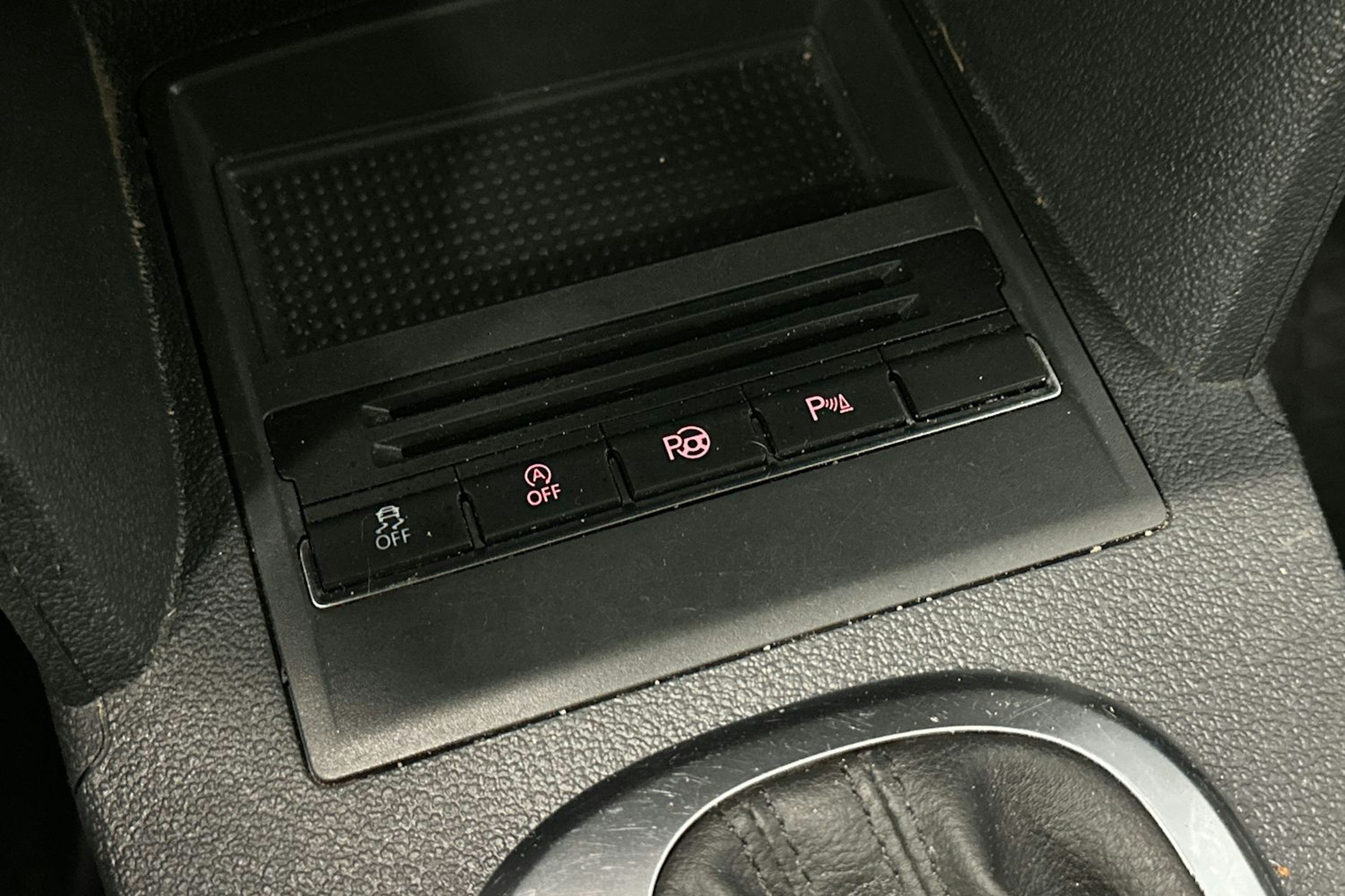 valkoinen Volkswagen Touran 2014 kuva 25.