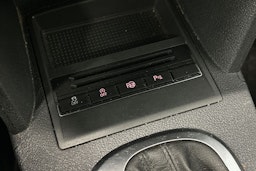 valkoinen Volkswagen Touran 2014 kuva 25.