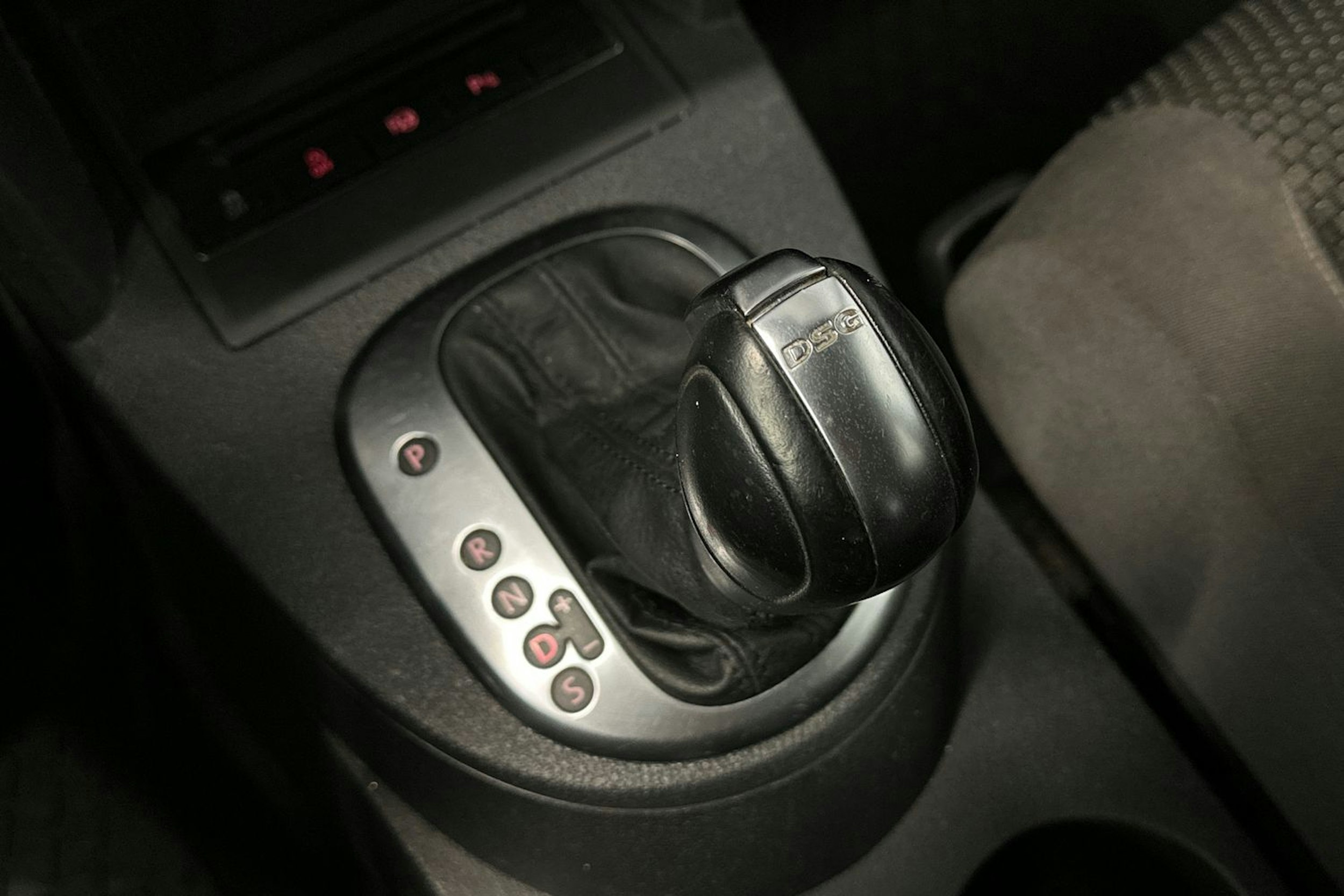 valkoinen Volkswagen Touran 2014 kuva 26.