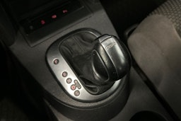 valkoinen Volkswagen Touran 2014 kuva 26.