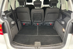 valkoinen Volkswagen Touran 2014 kuva 27.