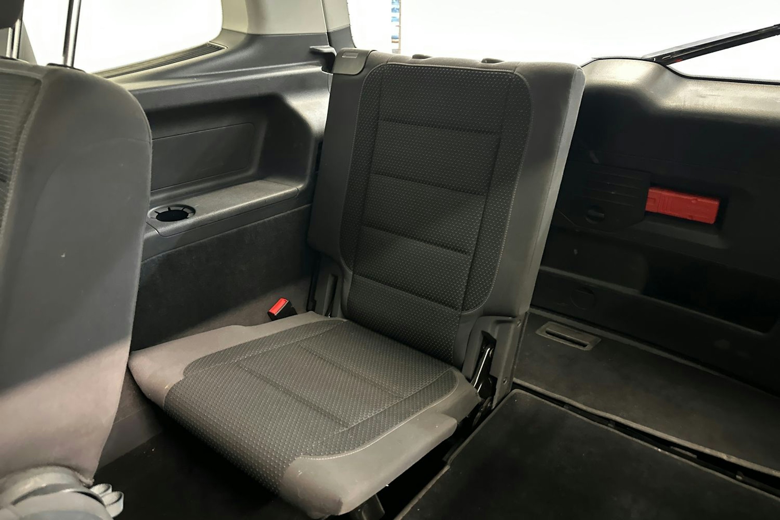 valkoinen Volkswagen Touran 2014 kuva 29.