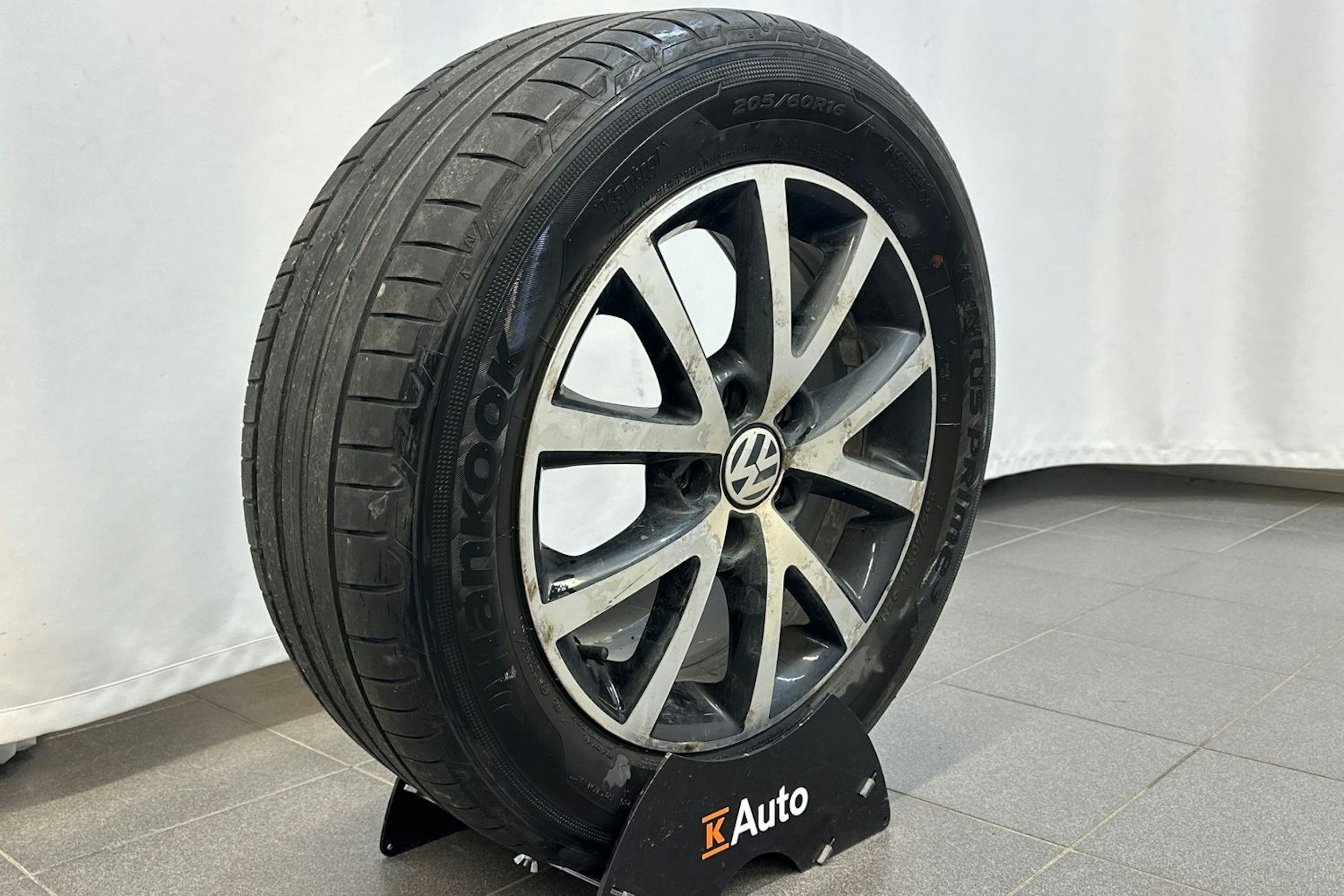 valkoinen Volkswagen Touran 2014 kuva 30.