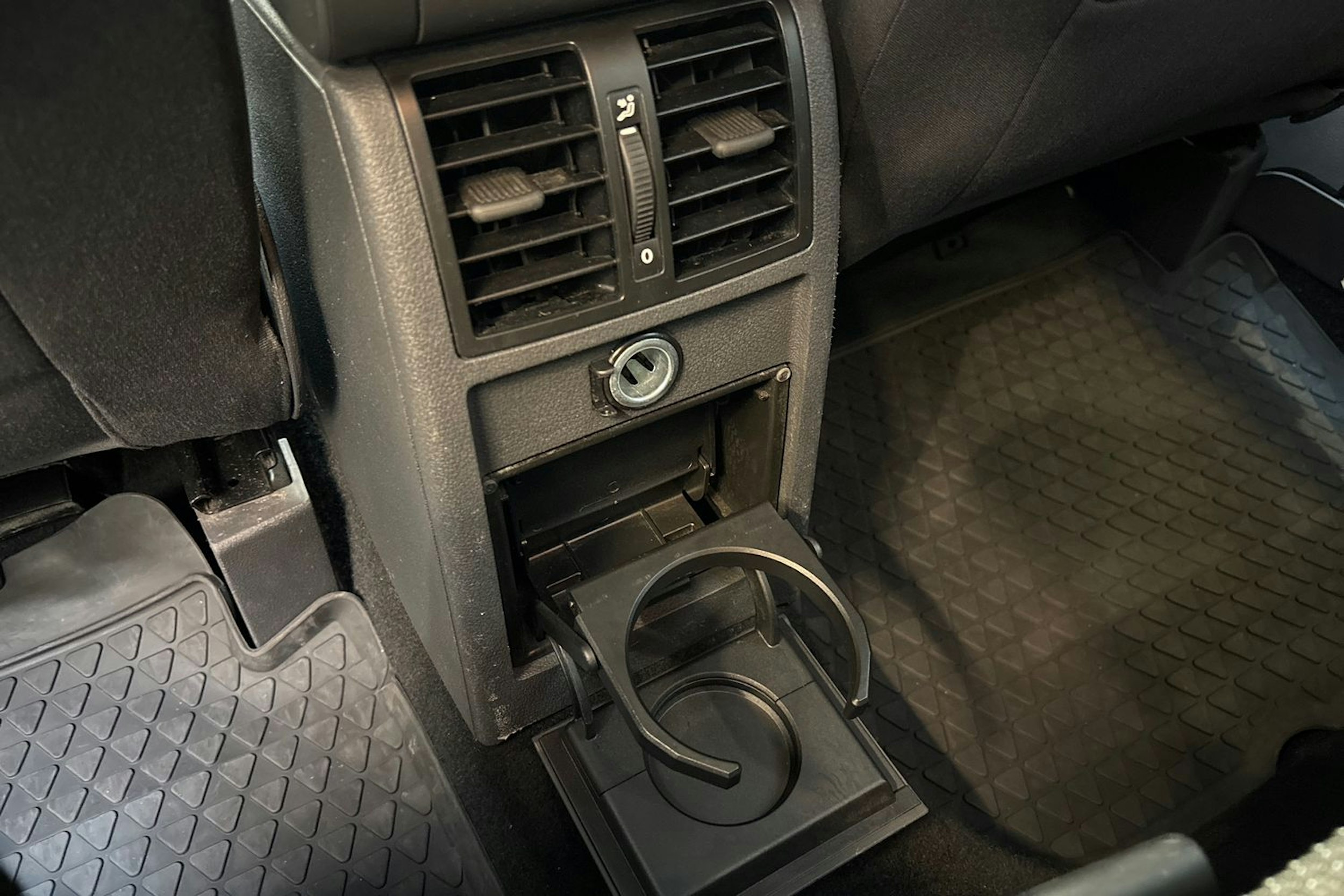 valkoinen Volkswagen Touran 2014 kuva 15.