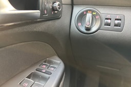 valkoinen Volkswagen Touran 2014 kuva 17.