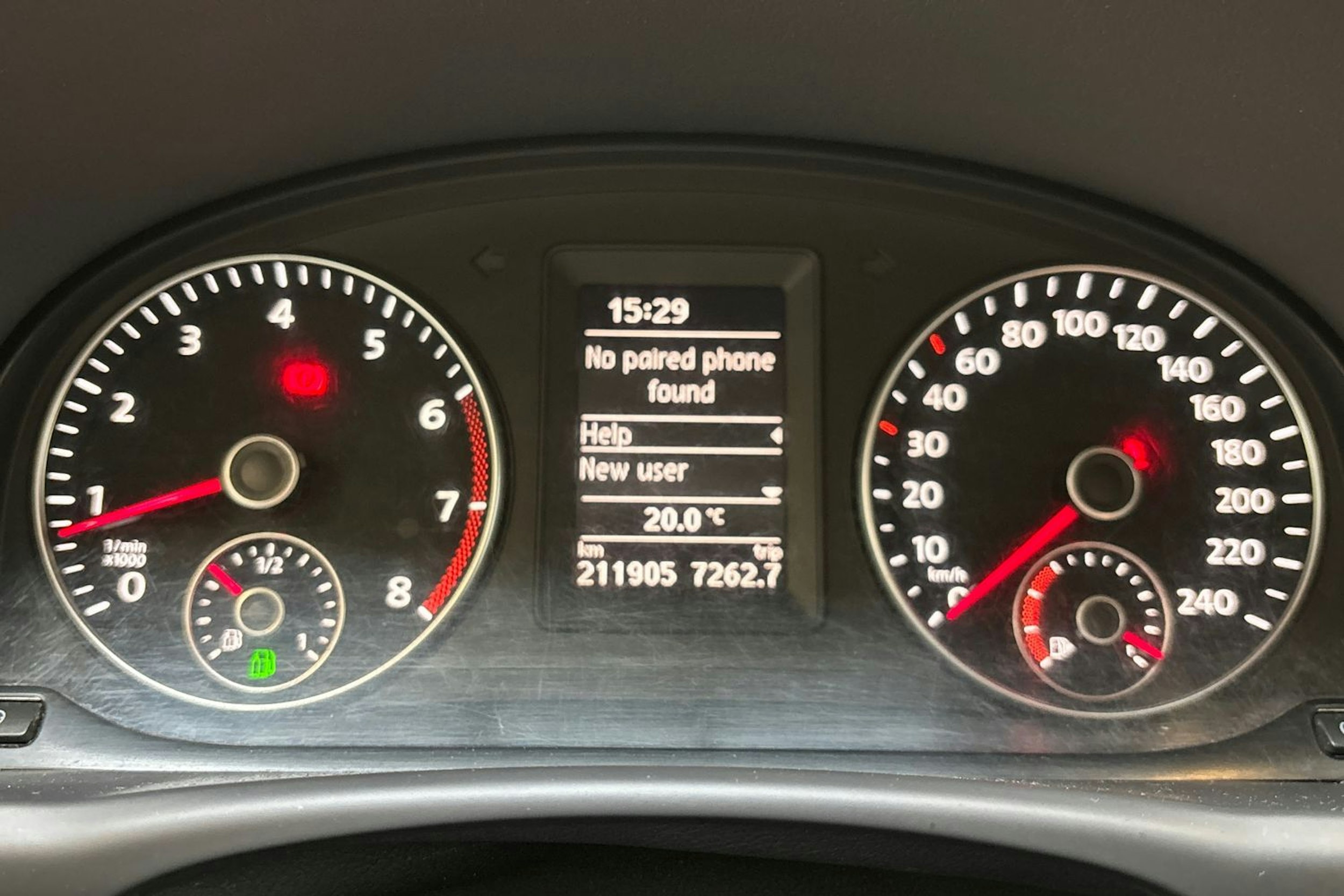 valkoinen Volkswagen Touran 2014 kuva 19.