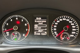 valkoinen Volkswagen Touran 2014 kuva 19.