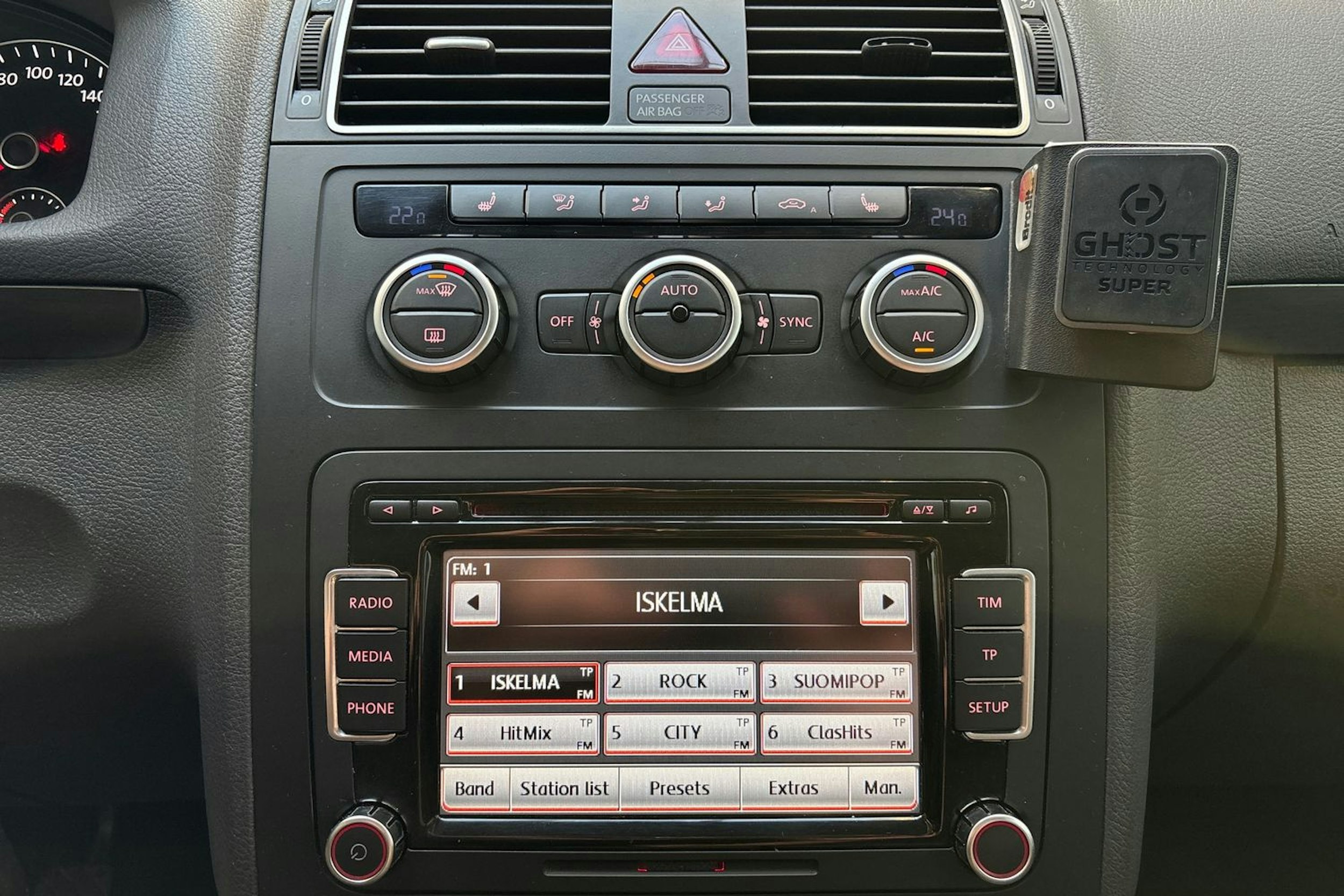 valkoinen Volkswagen Touran 2014 kuva 21.