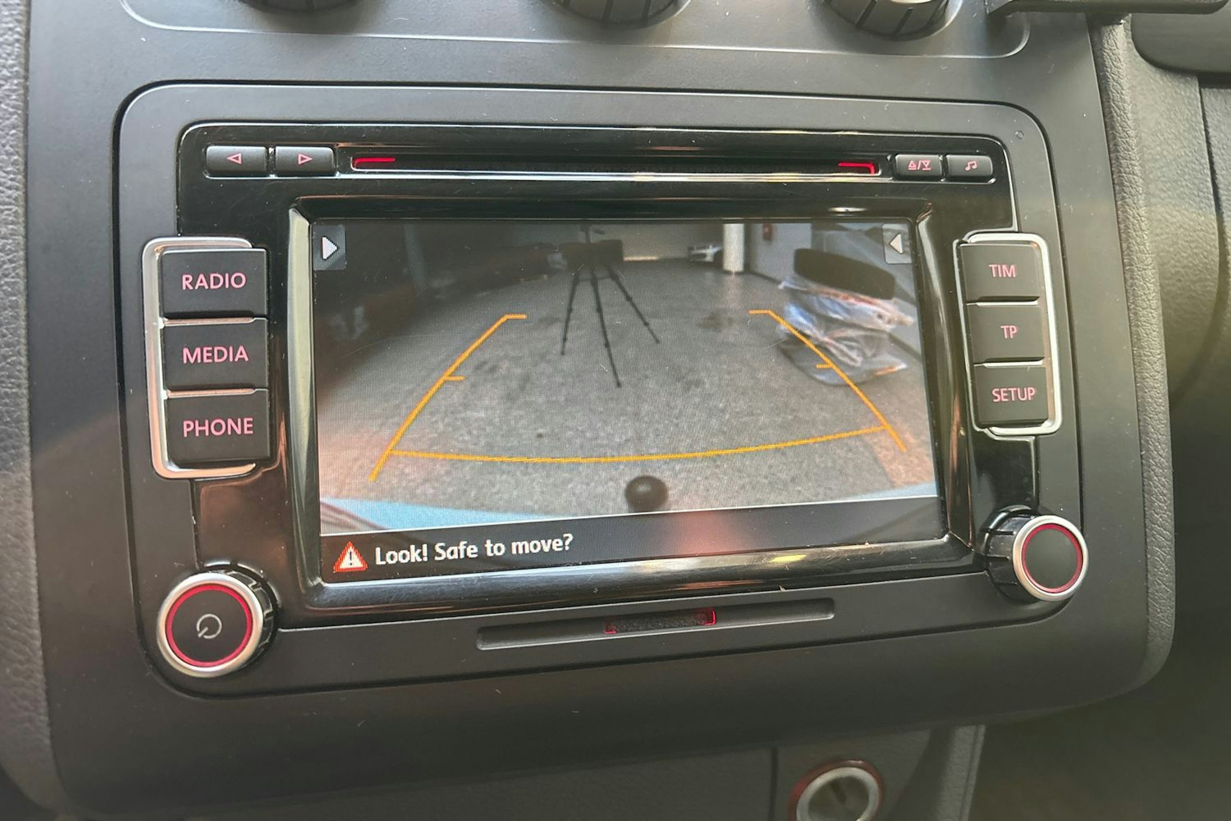 valkoinen Volkswagen Touran 2014 kuva 22.