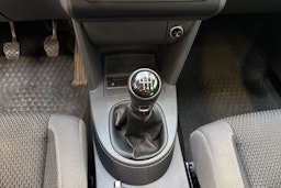 valkoinen Volkswagen Touran 2014 kuva 25.