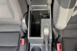 valkoinen Volkswagen Touran 2014 kuva 26.